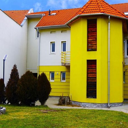Pajkos Poni Vendeghaz Hotel Mişcolţ Exterior foto