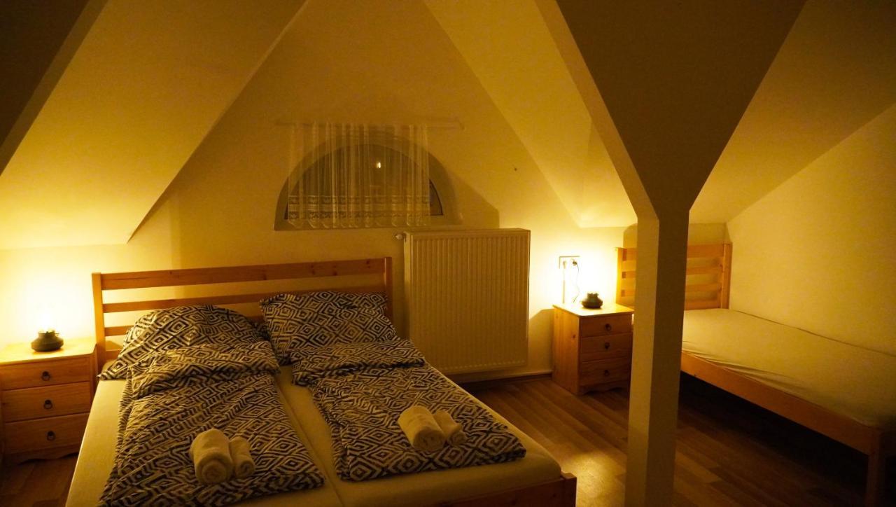 Pajkos Poni Vendeghaz Hotel Mişcolţ Exterior foto